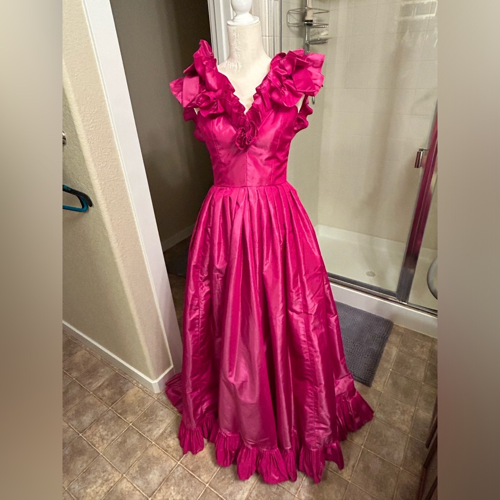 Vintage Victor Costa Size 6 Iridescent Pink Taffeta Ball Gown Dress